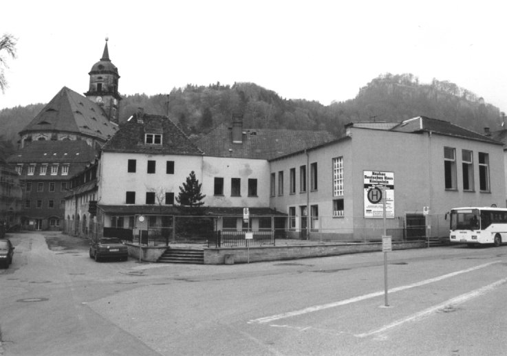 Situation 1998 (rechts im Vordergrund der abgerissene Saalbau des Deutschen Hauses)