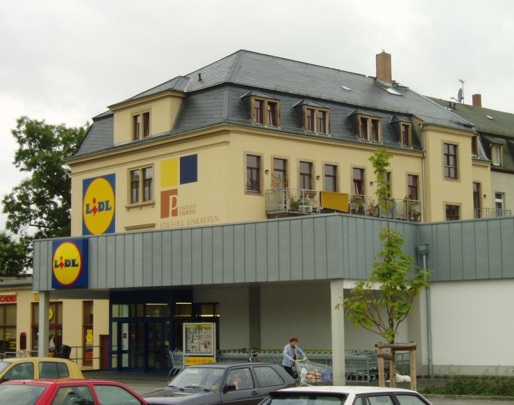 Rückseite Vorderhaus / Eingang Verbrauchermarkt
