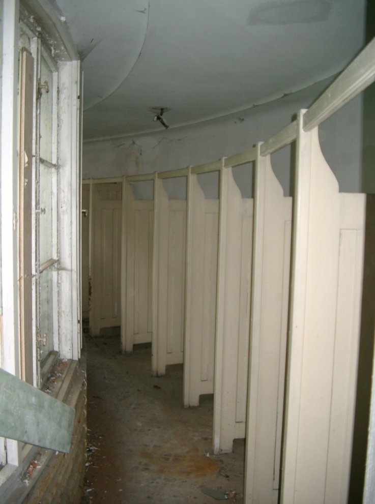 Umkleidekabinen im Damenbad